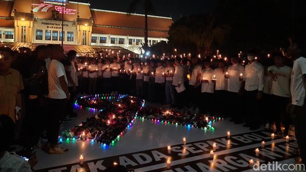 doa bersama tragedi kanjuruhan di balai kota