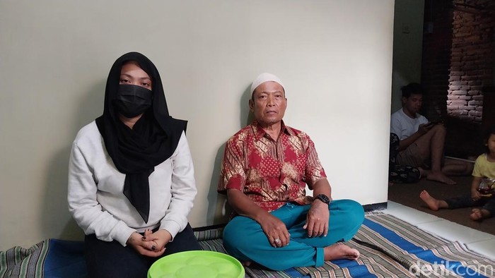 Emilia (33) yang kehilangan suami dan anaknya berusia 3,5 tahun