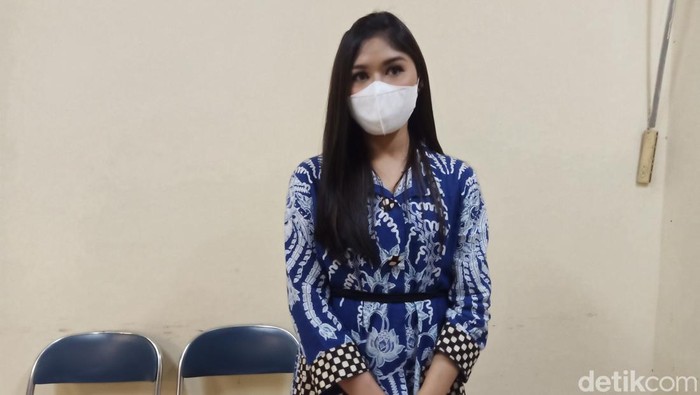Finalis Putri Indonesia asal DIY, Erina Gudono, di Grha Sabha Pramana (GSP) UGM usai menjadi moderator Orasi Ilmiah bersama Menteri Investasi Bahlil Lahadalia dan CEO Freeport-McMoran Richard C Adkerson, Selasa (4/10/2022).
