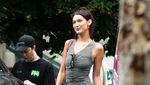 Intip Gaya Artis di Paris Fashion Week, Ada yang Pakai Baju Transparan