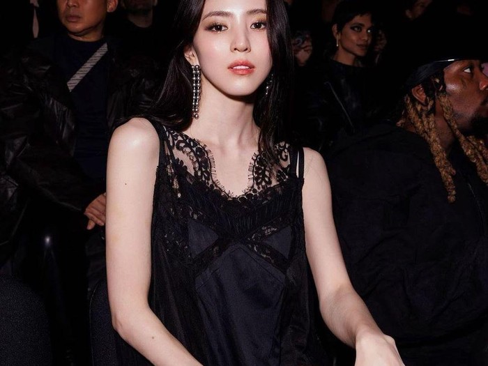 Han So Hee di Paris Fashion Week