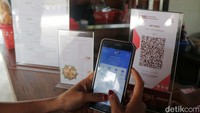 Sebagian besar masyarakat sudah akrab dengan tren cashless. Apalagi, 60% pembayaran di tempatnya kini telah menggunakan QRIS, termasuk juga QRIS dari aplikasi BRImo yang banyak digunakan oleh masyarakat setempat.