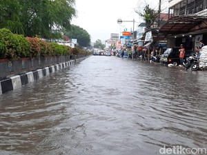 Jalan Nasional Cimahi-Bandung Terendam Banjir, Lalin Sempat Macet