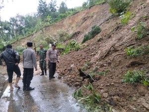 Cuaca Ekstrem Ancam Jatim hingga 3 Maret: Potensi Banjir-Longsor