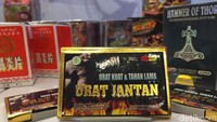 Badan Pengawas Obat dan Makanan (BPOM RI), menyebut jamu kuat ilegal mengandung bahan kimia obat, seperti sildenafil banyak dijual di pasaran. Selain kandungan tersebut, BPOM juga menemukan tambahan bahan kimia obat atau BKO pada obat tradisional untuk mengatasi pegal linu, seperti deksametason, fenilbutason, dan parasetamol. (Foto: DetikHealth/Rofiq).
