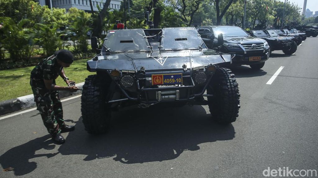 Jelang HUT ke-77 TNI, Deretan Alutsista Mejeng di Jalanan Jakarta
