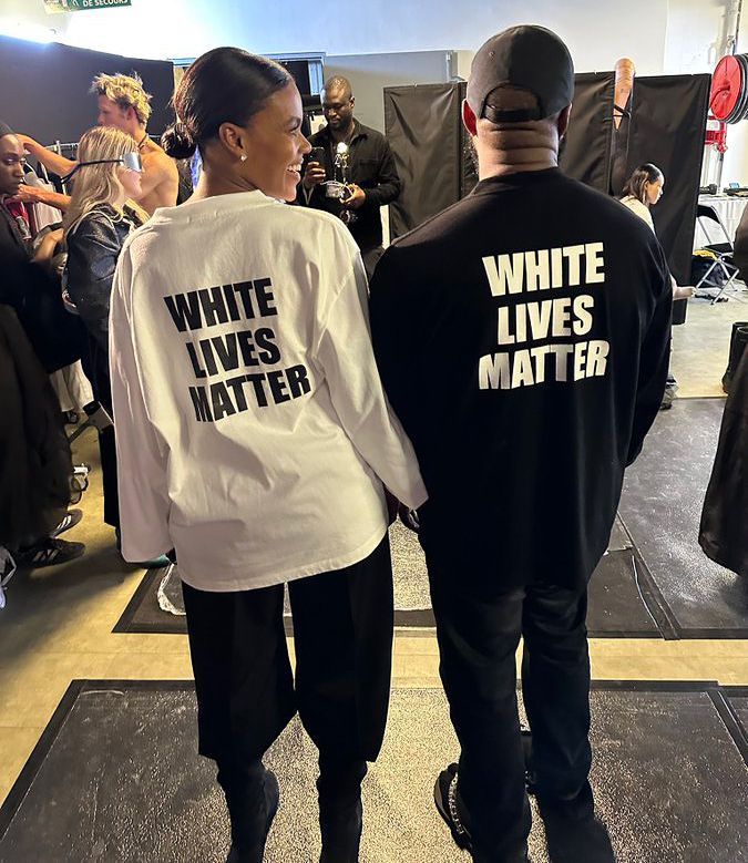 Kanye West Pakai Kaus Kontroversial 'White Lives Matter'