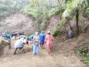 Kena Longsor, Akses Utama 2 Dusun di Kulon Progo Terputus Sejak Minggu
