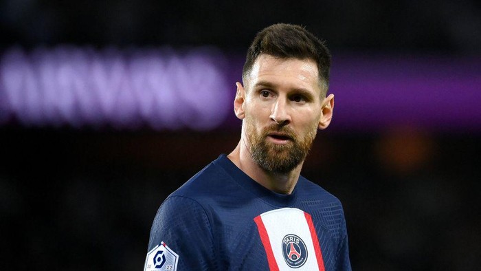 Paris Saint-Germains Argentinian forward Lionel Messi looks on during the French L1 football match between Paris Saint-Germain (PSG) and OGC Nice at The Parc des Princes Stadium in Paris on October 1, 2022. (Photo by FRANCK FIFE / AFP) (Photo by FRANCK FIFE/AFP via Getty Images)