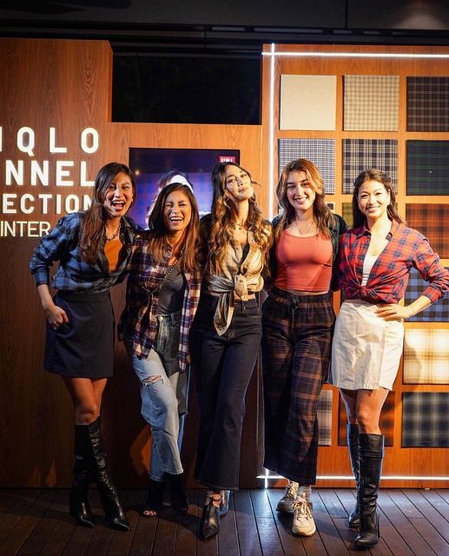 Luna Maya tampil dengan busana flanel bersama geng sepedanya yaitu Patricia Gouw, Marianne Rumantir, Natasha Ryder, dan Karenina Sunny.  Foto: Dok. Instagram @lunamaya.