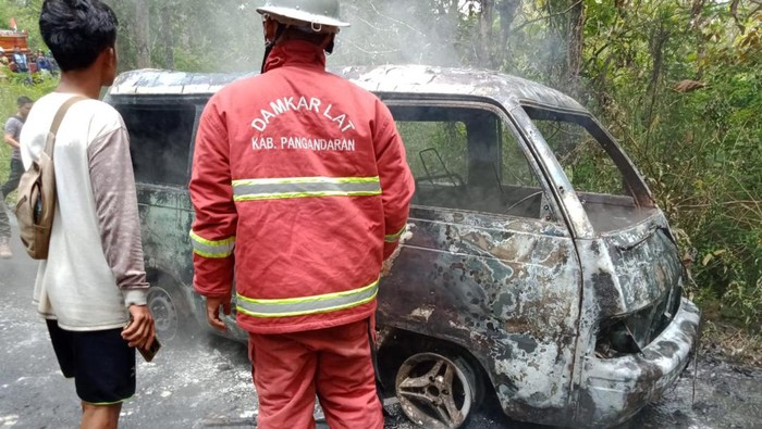 Mobil terbakar di Cigugur Pangandaran
