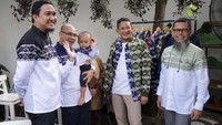 Motif batik yang dipakai di koleksi ini adalah kombinasi dari simbol SSU inisial dari nama Sandiaga Salahudin Uno, unsur batik Mega Mendung yang merupakan motif favorit sandiaga uno, serta simbol dari prinsip kerja 4 as Sandi Uno; kerja keras, kerja cerdas, kerja tuntas, dan kerja ikhlas.