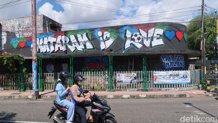Mural bertuliskan Mataram Is Love dan Jogja, Solo, Sleman di Jalan Kolonel Sugiyono, Kemantren Mergangsan, Kota Jogja, Selasa (4/10/2022).