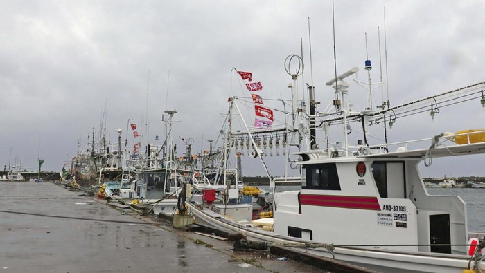 Korea Utara melepaskan rudal balistik ke arah Jepang. Pemerintah Jepang memperingatkan penduduk untuk evakuasi ke tempat penampungan.