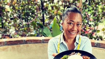 Doyan Kuliner Lokal, Niluh Djelantik Suka Makan Nasi Campur Bali