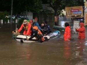 Penampakan Banjir Rendam Pondok Karya Mampang