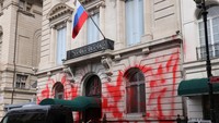Pencaplokan atau aneksasi ini dikecam oleh banyak negara. Referendum yang digelar empat wilayah tersebut pun disebut digelar penuh tekanan dan di bawah ancaman senjata tentara Rusia.