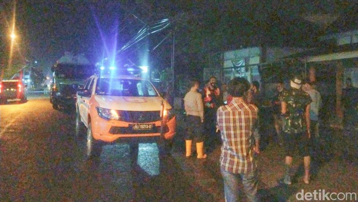 penghadangan massa terhadap kendaraan logistik pt bsi