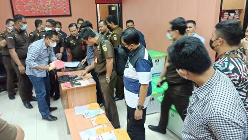 Penyerahan barang bukti kasus Ferdy Sambo.