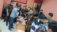 Dirtipidum Bareskrim Polri Brigjen Andi Rian mengatakan barang bukti yang diserahkan cukup banyak dan dikemas dalam kotak kontainer. Penyerahan barang bukti masih dalam bentuk verifikasi. (Foto: Dok. istimewa)