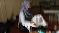 Butuh ketelitian dalam membatik agar hasil menjadi maksimal.