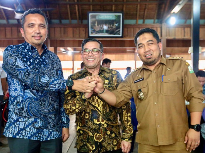 Pj Wali Kota Sabang Reza Fahlevi (kiri), Pj Wali Kota Banda Aceh Bakri Siddiq (tengah), Pj Bupati Aceh Besar Muhammad Iswanto.