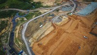 Bendungan Sepaku Semoi memiliki luas kurang lebih 378 hektare, dan terletak di Desa Tengin Baru, Kecamatan Sepaku, Kabupaten Penajam Paser Utara, Kaltim.  