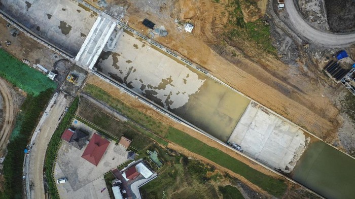 Progres Terkini Bendungan Sepaku, Pengangkal Banjir di Ibu Kota Baru Foto udara pengerjaan proyek Bendungan Sepaku Semoi, Kabupaten Penajam Paser Utara, Kalimantan Timur, Selasa (4/10/2022).