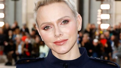 7 Penampilan Langka Putri Charlene dari Monako Hadir di Paris Fashion Week
