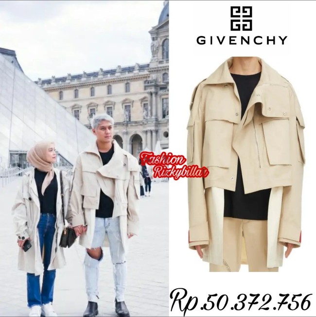 Saat berlibur bersama ke luar negeri dengan sang istri, Billar dan Lesti terlihat kompak mengenakan parka berwarna coklat. Parka yang dikenakan oleh Billar sendiri rupanya berasal dari merek mewah Givenchy yang harganya mencapai Rp 50,3 juta. Foto: Instagram/@fashionrizkybillar