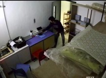 Detik-detik Maling Bobol Toko Kue Ruben Onsu Terekam CCTV