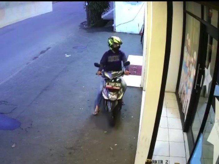 Ruben Onsu Maling beraksi bobol toko Ruben Onsu