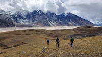 Tiga pendaki tim PPA Ekspedisi Himalaya Yuzzardi Angga Karunia, Yuli Adi Gunawan dan Andi Nugroho berhasil mengibarkan bendera Merah Putih dan bendera PPA di puncak Island Peak Himalaya, Nepal, pada Sabtu (1/10/2022) akhir pekan lalu. 