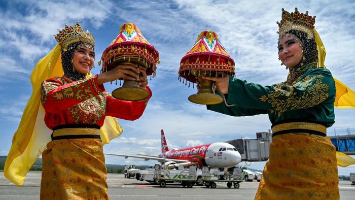 AirAsia buka kembali rute penerbangan Internasional Kuala Lumpur, Malaysia dari Banda Aceh, Padang, dan Pekanbaru. Pembukaan dimulai dari 1 Oktober 2022.