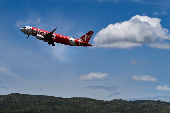 Sempat Dihentikan, AirAsia layani Kembali Rute Internasional AirAsia buka kembali rute penerbangan Internasional Kuala Lumpur, Malaysia dari Banda Aceh, Padang, dan Pekanbaru. Pembukaan dimulai dari 1 Oktober 2022.