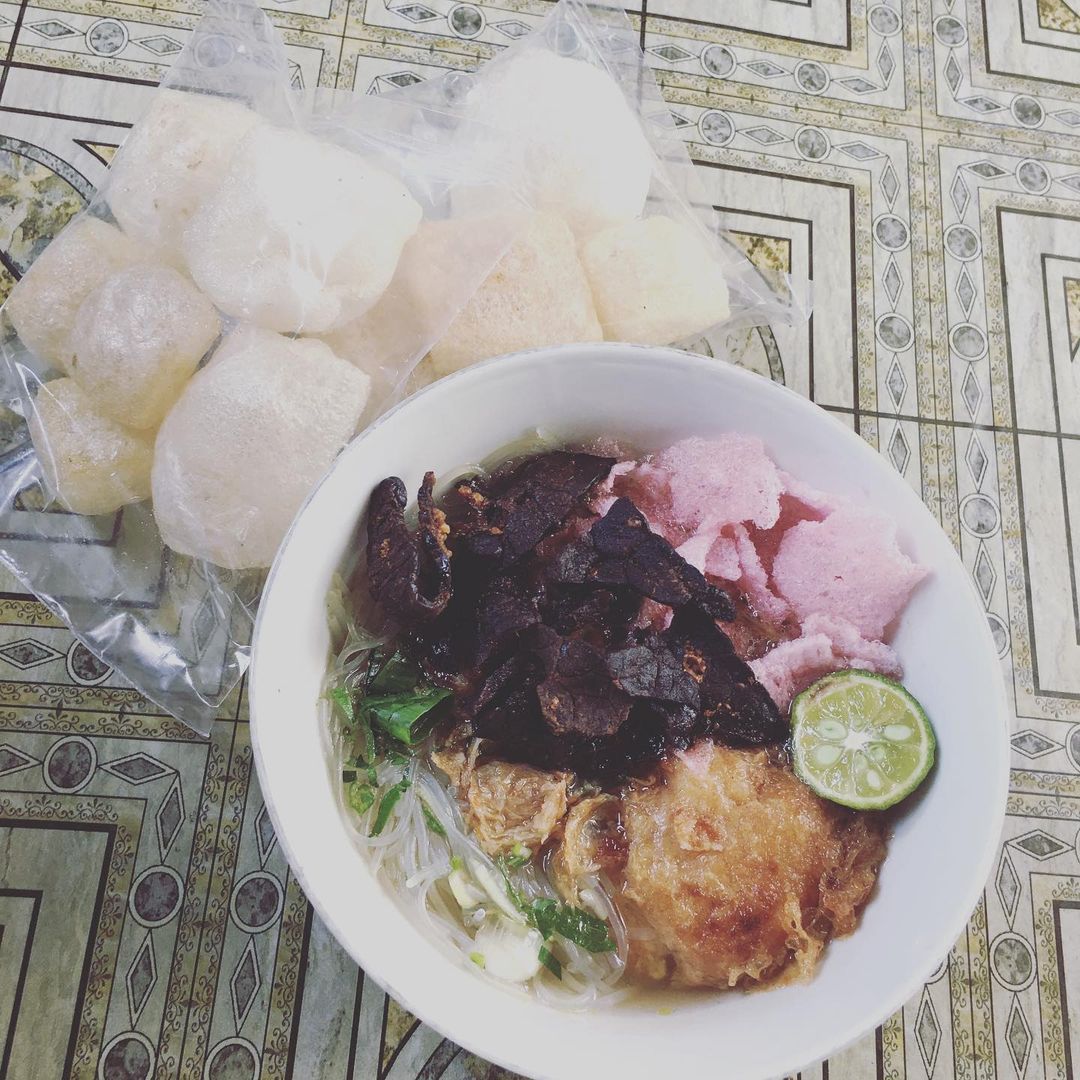Tempat makan soto Padang enak di Jakarta buat makan siang.