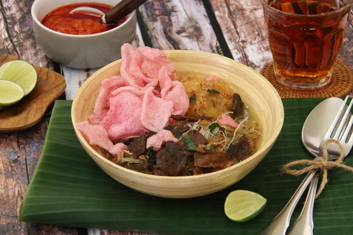 Tempat makan soto Padang enak di Jakarta buat makan siang.
