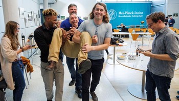 Ternyata, Denisovans juga berkembang biak dengan Homo Sapiens. Pada hari ini di sebagian wilayah Asia Tenggara, ada manusia yang punya DNA Denisovans sampai 6%. Foto: AFP via Getty Images/JONATHAN NACKSTRAND