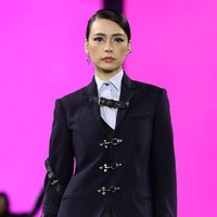 Tidak hanya Ariel Tatum, di peragaan busana L’Oreal Paris tahun lalu ada pula model dan influencer Tanah Air Tamara Dai. Foto: Getty Images