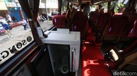 Penumpang yang ingin ke toilet tidak perlu kuatir. Bus ini juga telah dilengkapi toilet.