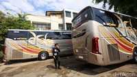 Bus itu menggunakan sasis Scania K360 IB Opticruise dari United Tractors, yang sudah menggunakan sistem air suspensi terbaik.