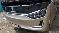 Desain headlamp terbaru di variasi dengan lampu grille serta kombinasi detail fog lamp.