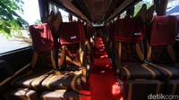 Total ada 38 kursi di dalam bus tersebut.