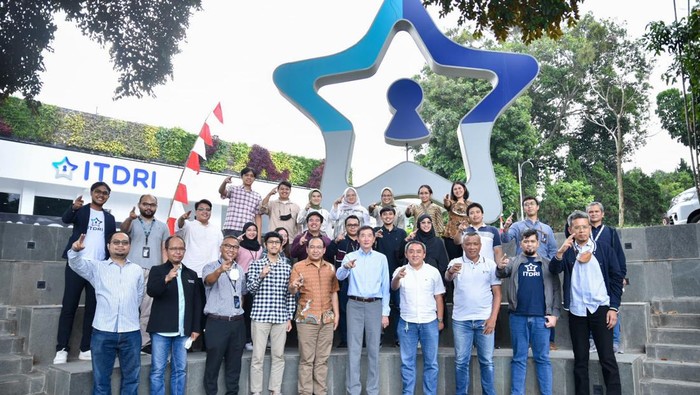 Telkom menjalin kerja sama dengan partner global, Massachusetts Institute of Technology (MIT) dari Amerika Serikat, untuk mencetak talenta digital berkualitas Indonesia.