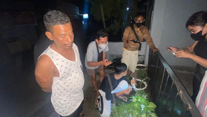 Tiga pelaku narkotika jenis sabu dibekuk, bawa sajam dan sempat melawan polisi, Selasa (4/10/2022).