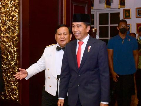 Upacara Parade Senja di Kementerian Pertahanan memperlihatkan momen kebersamaan Presiden Jokowi dan Menhan Prabowo Subianto. (Muchlis Jr - Biro Pers Sekretariat Presiden)