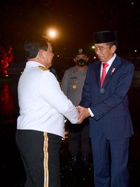 Momen Kebersamaan Jokowi Dan Prabowo Di Upacara Parade Senja