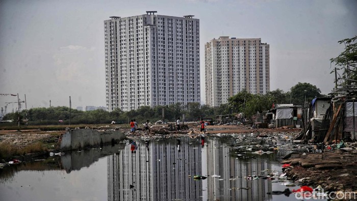 Wajah kemiskinan di Indonesia bisa dilihat di berbagai tempat di Indonesia. Salah satunya di Kampung Bengek, Muara Baru, Penjaringan, Jakarta Utara.