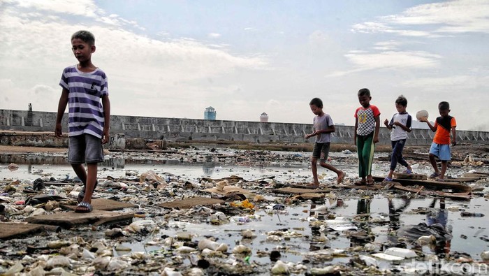 Wajah Kemiskinan di Kampung Bengek Muara Baru Wajah kemiskinan di Indonesia bisa dilihat di berbagai tempat di Indonesia. Salah satunya di Kampung Bengek, Muara Baru, Penjaringan, Jakarta Utara.