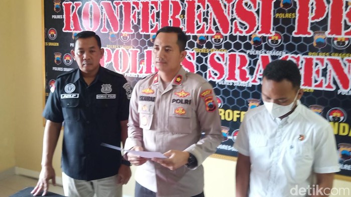 Wakapolres Sragen Kompol Iskandar saat pers rilis kasus ibu bunuh anak, di Mapolres Sragen, Selasa (4/10/2022).